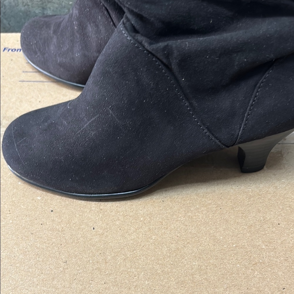 AEROSOLES Black Heeled Boots with Comfort and Style